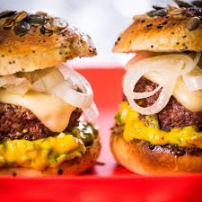 Recette Burger Classique A La Sauce Moutarde Recette Recette Burger Maison Recette Burger Recettes De Cuisine