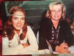 Ver las letras de sandra mihanovich y escuchar me contaron que bajo el asfalto, sin tu amor, soy lo que soy, puerto pollensa y más canciones! Sandra Mihanovich Auf Twitter Dia Triste Se Me Fue La Tia Sonia Mi Madrina Querida Siempre Lista Y Dispuesta A Cuidarme Graciastiasonia