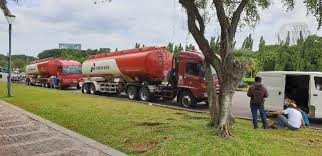 Surat lamaran kerja merupakan pembukaan dalam sebuah berkas lamaran kerja. 2 Mobil Tangki Pertamina Yang Dibajak Sudah Diantarkan Ke Spbu Okezone Economy