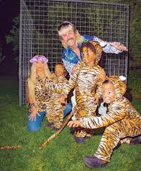 Kim kardashian returned to instagram and twitter after three months on tuesday, january 3, and shared an adorable family photo — see it here. Kim Kardashian Is Tiger King S Carole Baskin As The Kardashian Family Goes All Out For Halloween With Amazing Costumes