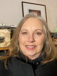 Eye makeup for hooded eyes: cafe above crease