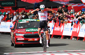 ¡Victoria de Ayuso en la Vuelta a España! UAE Team Emirates suma y sigue - Imagen principal del artículo