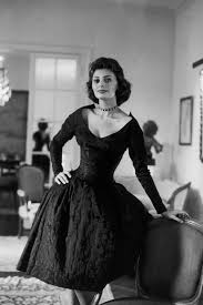 Znalezione obrazy dla zapytania sophia loren young. Fashion Inspiration From Sophia Loren Sophia Loren S Bombshell Style