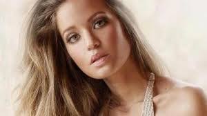 Alejandra Granda's Instagram, Twitter & Facebook