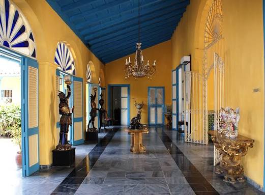 Exterior view of Museo de Artes Decorativas