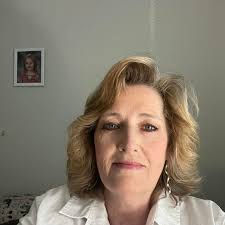 To the tall brunette with near the perfect body that farted in the bread  section @ Albertsons