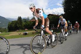 Les vainqueurs de l'étape et le premier au classement général. Romain Bardet Gagner Une Etape L Equipe