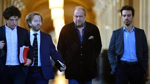 Placer dupont moretti est symbolique du naufrage judiciaire que connaît la france donc elle n'a pas d'honneur en faisant ça, elle s'enterre. Sur Les Traces D Eric Dupond Moretti 5 5 De L Homme Public A L Homme D Etat