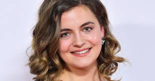 Ronja forcher ist vor allem für ihre rolle als lilli gruber in der erfolgreichen serie „der bergdoktor bekannt. Bergdoktor Star Ronja Forcher Hochzeit Es Ist Die Grosse Liebe Bunte De
