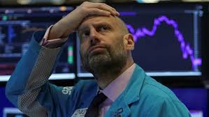 Active fund investors earn higher returns for tolerating underperformance