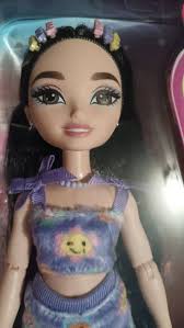 I'm looking for a girl's name that starts with E — but not Emma or Emily.  Give me some unique ideas! 🥰🥰