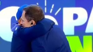 Vidente prevê saída de Tiago Leifert do SBT ao vivo e apresentador retruca: "Não vou"