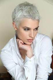 Superkort En Lekker Stoer Deze 12 Korte Kapsels Zijn Alleen Bedoeld Voor Vrouwen Met Pit Ganz Kurze Haare Ganz Kurze Haare Damen Haarschnitt Kurz