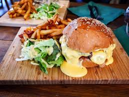 L Echoppe De Paris Les Burgers Les Cheesy Menu Burger Alimentation Restaurant Burger Paris