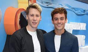 Jun 02, 2021 · laugher won gold in the synchronized 3m springboard with chris mears at rio 2016 and will defend the crown alongside daniel goodfellow. Who Is Tom Daley S Partner Meet His Husband Dustin Lance Black Celebrity News Showbiz Tv Express Co Uk