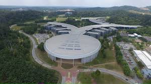 Program asasi kolej mara tahun 2021 merupakan program kepada pelajar bumiputera bagi mengikuti pengajian peringkat asasi di kolej mara dalam kluster perniagaan, kejuruteraan dan teknologi serta sains. Dari Budak Kampung Menjadi Graduan Bertaraf Global