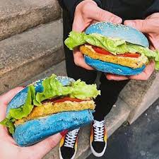 Che Sia Azzurro O Rosa Che Abbia I Ceci Oppure Il Riso Basmati L Importante E Che Sia Delizioso Per La Giornata Burger Flower Burger Vegan Burgers