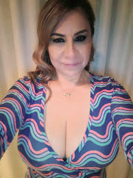 No te das cuenta, pero pase lo que pase nunca te rindes, siempre sales  adelante, siempre encuentras la manera, siempre vuelves a brillar, y eso,  eso es de guerreras, mi niña”. Crónicas