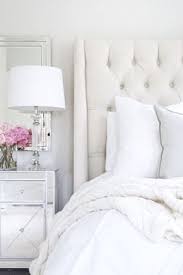 Tidak ramai gemar menggunakan rona hitam untuk menghiasi kediaman apatah lagi bilik tidur. Bilik Tidur Putih 113 Foto Reka Bentuk Dalaman Dalam Warna Warna Cerah Contoh Putih Dengan Aksen Yang Terang Bilik Putih Hijau Dan Putih Biru