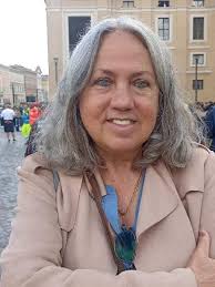 Velório do papa e 80 anos do fim do fascismo na Itália: 'Falem de paz'