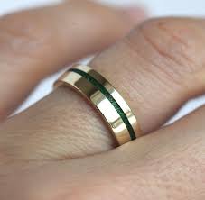 Unisex Wedding Band With Emerald Inlay 14k Or 18k Solid Gold Etsy Turquoise Jewelry Rings Vintage Engagement Rings Unique Emerald Wedding Band