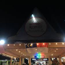 Antara kedai atau restoran ikan bakar yang dicadangkan seperti medan ikan bakar muara sungai duyung, ikan bakar parameswara atau ikan bakar pernu umbai, medan ikan bakar alai crystal bay, ikan bakar klasik terapung umbai baru dan restoran ikan bakar terapung fort supai, kuala linggi. Medan Ikan Bakar Terapung Umbai Baru 6 Tips Dari 966 Pengunjung