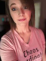 FIF! Just a 5D girl living in a 3D world, and currently riding the dopamine  high of a “Thnks fr th Mmrs” F.O.B. scream sesh while cleaning my kitchen  (iykyk lol). Felt