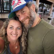 🤫 don't tell the wife I'm painting 😂