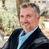 Dan Karas's Instagram, Twitter & Facebook