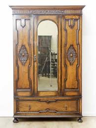 Sie kommen erschöpft von der arbeit nach hause und wissen schon wieder nicht, wohin mit ihrem mantel, den schuhen und dem regenschirm? Dielenschrank Antik Mit Spiegel Restauriert Wohnfertig