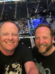 Darin Dahle's Instagram, Twitter & Facebook