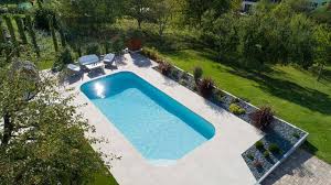 Are you thinking about building a swimming pool but have questions? Pool Size How To Choose The Size Of Your Pool