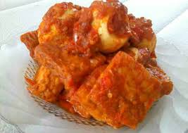 Balado sauce ranges from simple versions to more complicated ones. Resep Telur Tempe Tahu Balado Sederhana Oleh Mrs Bara Lim Cookpad