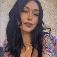 Daphne Love's Instagram, Twitter & Facebook