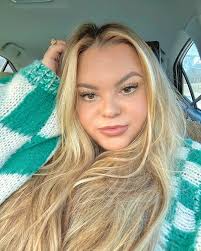 Natalie Quinn's Instagram, Twitter & Facebook