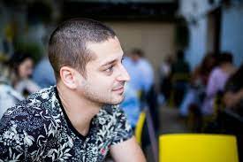Never miss another show from ungár péter. Nyolcvanezer Peldanyban Buziznak Le Ungar Peter Kampanyrol Konteokrol Es Pufidzsekikrol Valasz Online