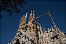 Directed by emineh de lourdes. La Sagrada Familia I Dyxum