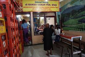 Saiful anwar, serta kedai bakso cak man yang melegenda. Menu Picture Of Bakso Bakar Pak Man Malang Tripadvisor