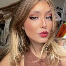 Anna Gallo's Instagram, Twitter & Facebook