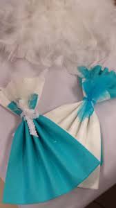 Chic Et Charme Pour Ces Robes De Princesse Pliage Serviette Papier Pliage Serviette Idees De Fete