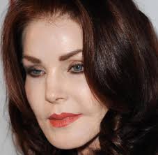 Hence, her lips are something that one can take an example of plastic surgery gone wrong. Elvis Witwe Outet Sich Im Interview Priscilla Presley Ist Deutschland Fan Welt