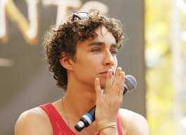 See The Umbrella Academy's Robert Sheehan's Hottest Photos