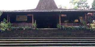 Rumah joglo jawa tengah memiliki salah satu keistimewaan atau unik yang terdapat pada bentuk arsitekturnya. Rumah Joglo Jawa Tengah Halaman All Kompas Com