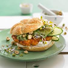 Lachsburger Mit Gurken Und Tahinicreme Rezept Rezept Rezepte Lebensmittel Essen Essen