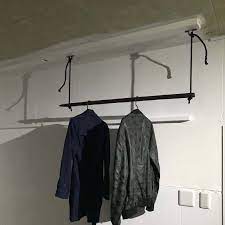 2000円でおしゃれな天井吊り下げハンガーラックを自作 簡単diy vol 11 diy magazine クローゼット 収納 クローゼット 収納 diy ハンガー