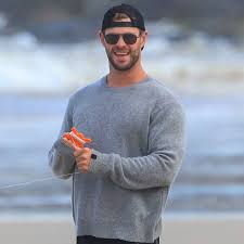 Discover sasha hemsworth net worth, biography, age, height, dating, wiki. Chris Hemsworth Offers Guided Meditations For Kids Amid Pandemic