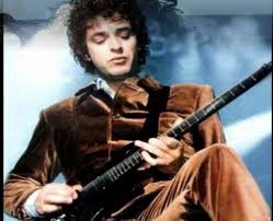 Gustavo suffered a stroke during a concert in venezuela in may 2010 and fought to recover for several years until his death in september, 2014. Las Falsas Posturas Que Discriminaban A Gustavo Cerati
