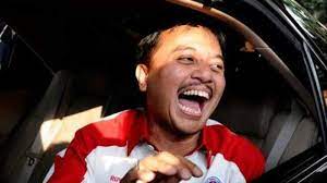 Namun, roy suryo balik menuding lucky alamsyah yang tidak mau diajak untuk menyelesaikan masalah itu ke kantor polisi. Roy Suryo Tertawa Puas Usai Sukses Menganalisa Video Ucapan Idul Fitri Jokowi Berkat Sebuah Panci Warta Kota