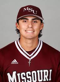 Izzy Lopez's Instagram, Twitter & Facebook