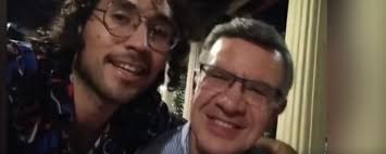 Jun 27, 2021 · entre las principales figuras del espectro político aparecen joaquín lavín, daniel jadue, yasna provoste, sebastián sichel, gabriel boric y paula narváez, entre otros. El Incomodo Momento Que Vivio Joaquin Lavin Con Joven Que Le Pidio Una Selfie